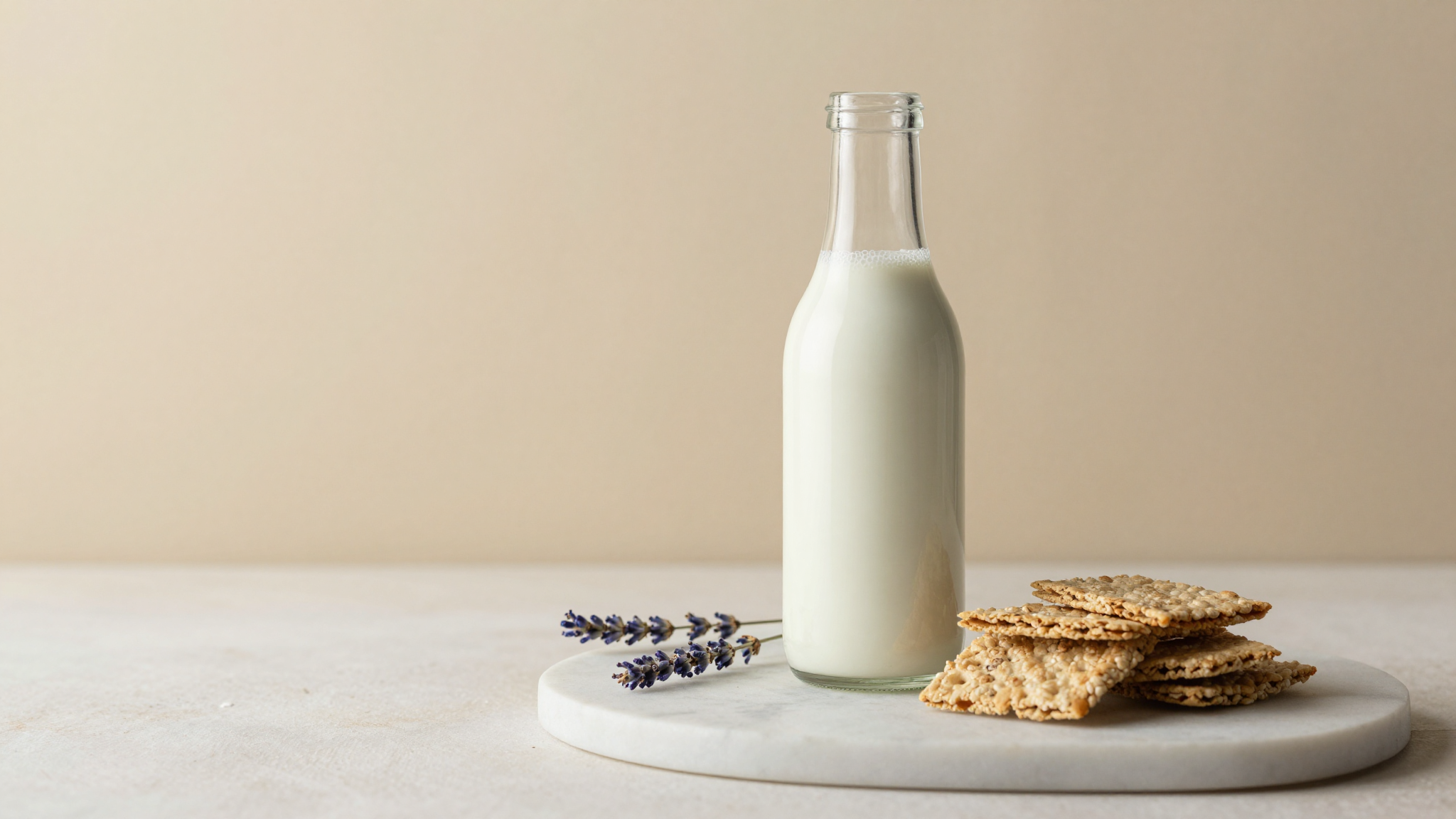 Diagram comparing A1 and A2 beta-casein proteins in cow milk