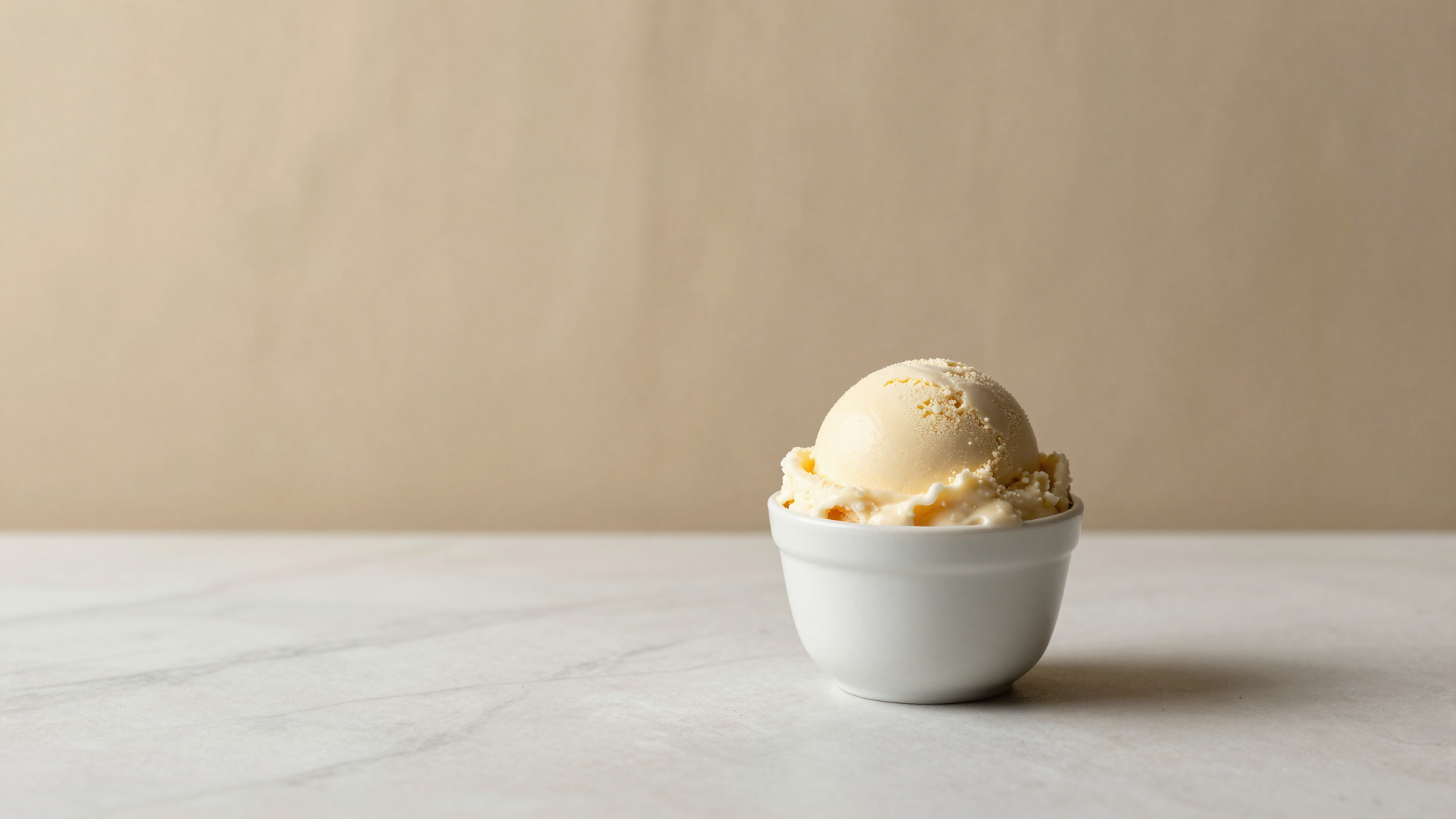 Side-by-side comparison of gelato (25% overrun, dense) vs ice cream (100% overrun, fluffy)