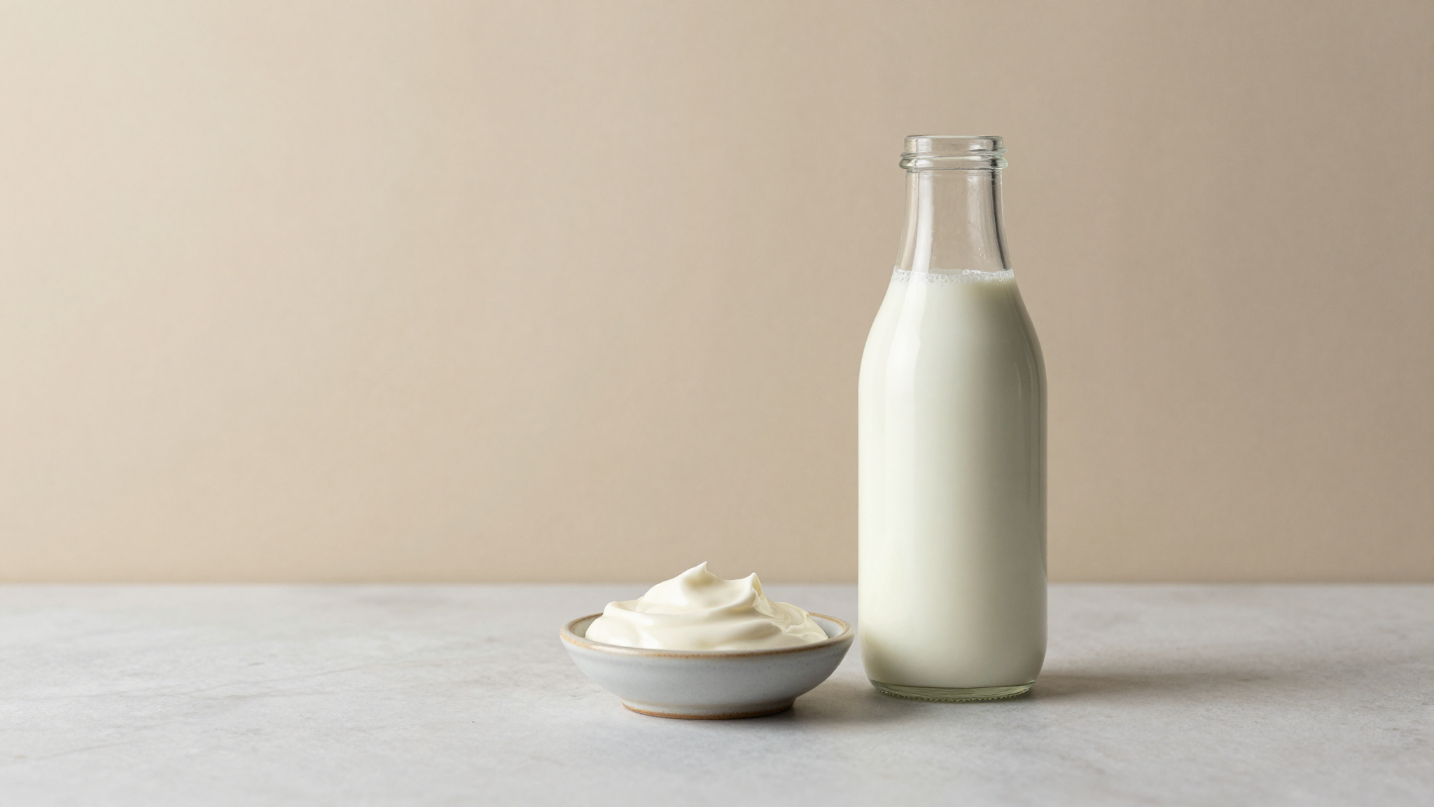 Composition chart of whole milk: 87.5% water, 3.5% fat, 4.7% lactose, 3.3% protein